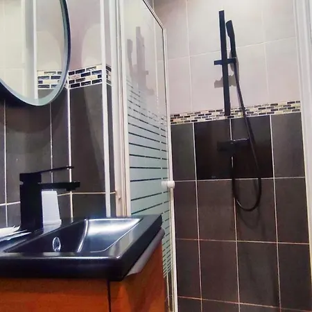 摩登酒店 2* 圣但尼