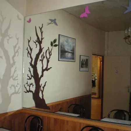 摩登酒店 2* 圣但尼